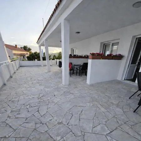Apartment Tomic