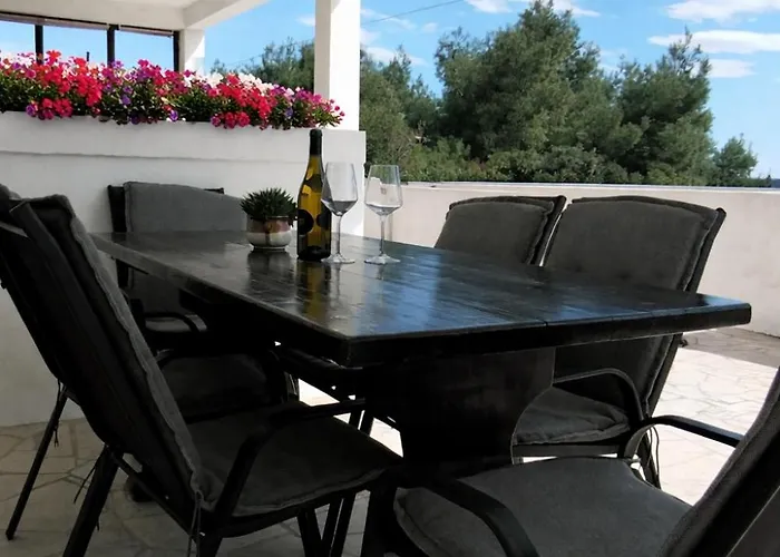 Tomic Apartament Zavalatica